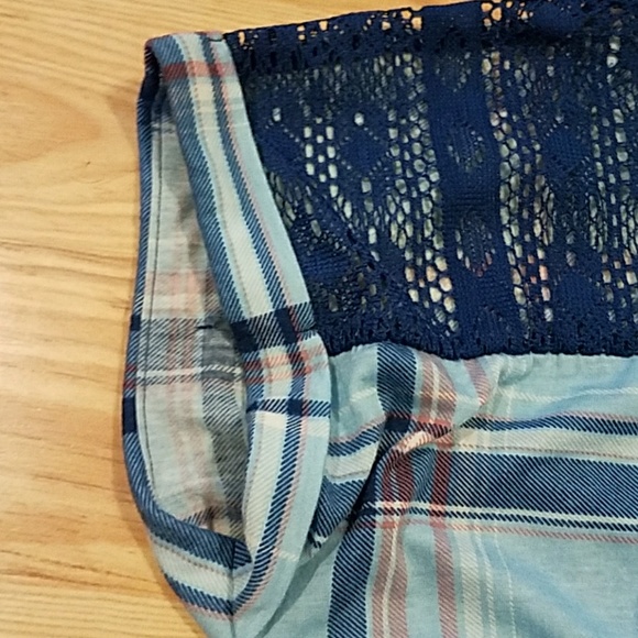 Spring Plaid V-Neck Tunic w/ Shoulder Lace - Picture 5 of 6